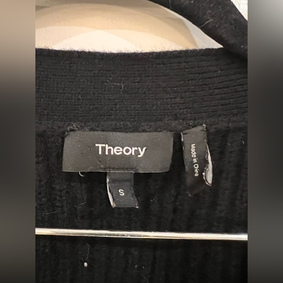 EUC Theory the Sculpted Sleeve Cable Thick Knit Cardigan Sweater - Picture 5 of 7